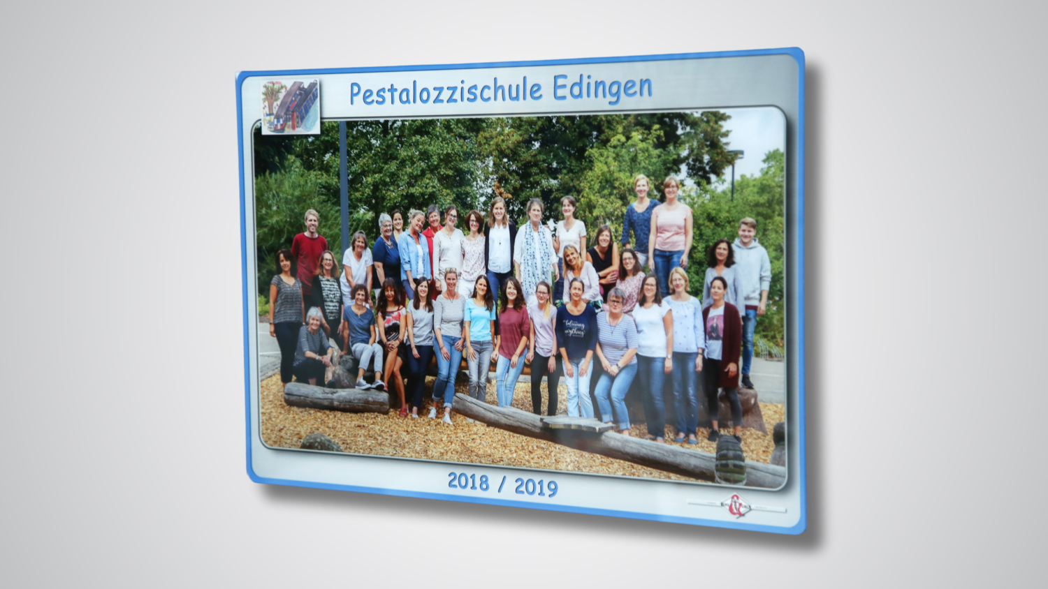 Gruppenfoto des Personals der Pestalozzischule Edingen